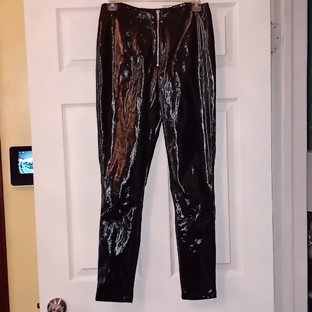 Black liquid leggings